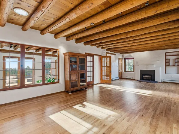 3950 Old Santa Fe Trl, Santa Fe, NM 87505