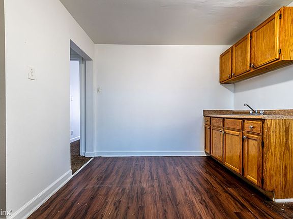 7655 S May St Apartments Chicago Kitchen_03