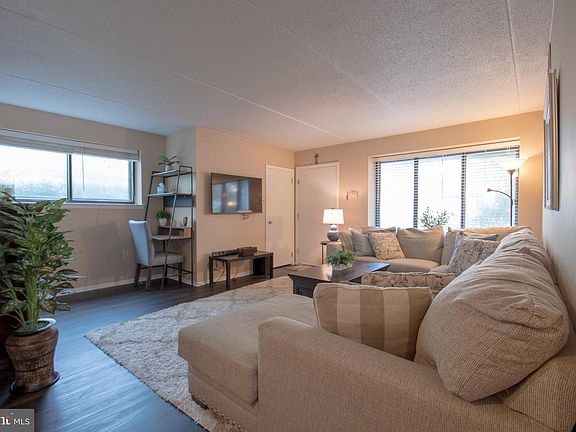 4th image of 6106 Hilltop Dr #16
