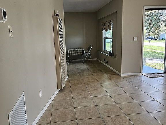 5th image of 1177 W Page Dr