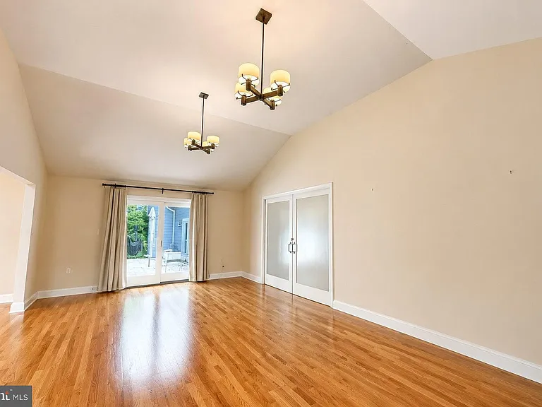 947 Cherry Hill Rd — Photo 13