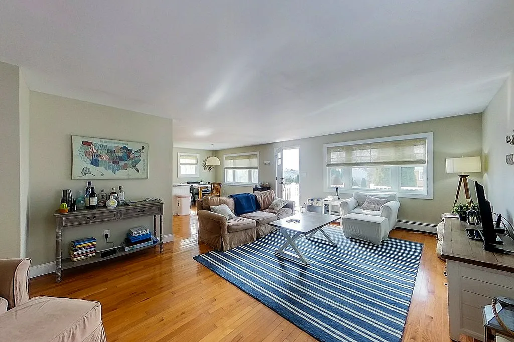 3 bed, 2000 sqft, $3,100 — Photo 3