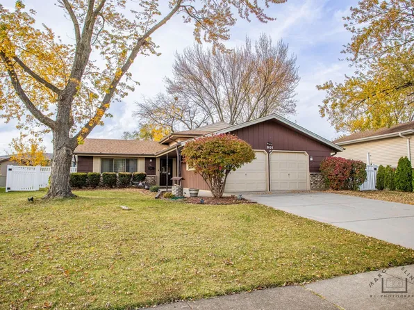 901 Aimtree Pl, Schaumburg, IL 60194