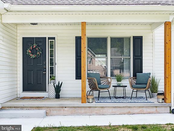 3rd image of 7 Meadow Dr