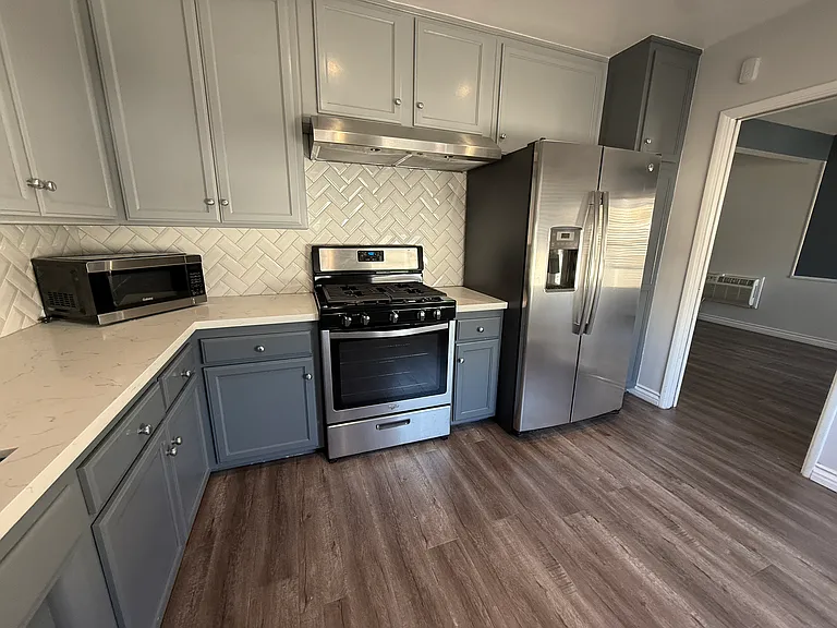 1222 McClellan Dr #11 — Photo 2