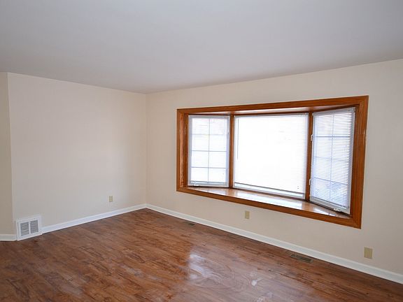 4th image of 2540 Maitland Ave