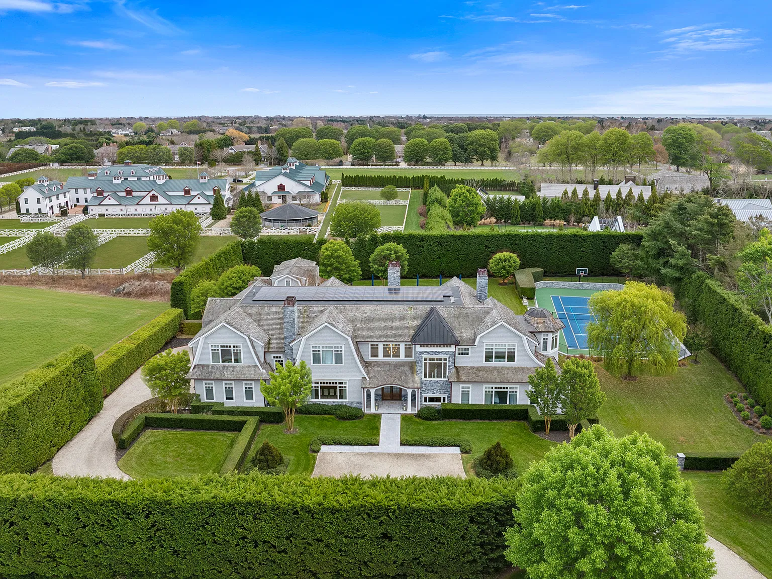 Resort-Style Estate With Exceptional Amenities — Photo 1