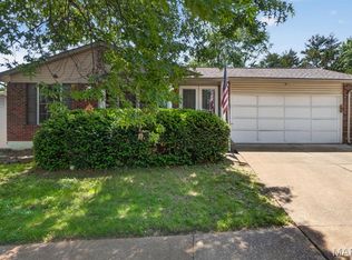2718 Chalet Hill Dr, Saint Louis, MO 63129
