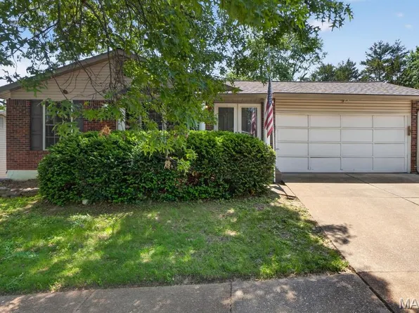 2718 Chalet Hill Dr, Saint Louis, MO 63129