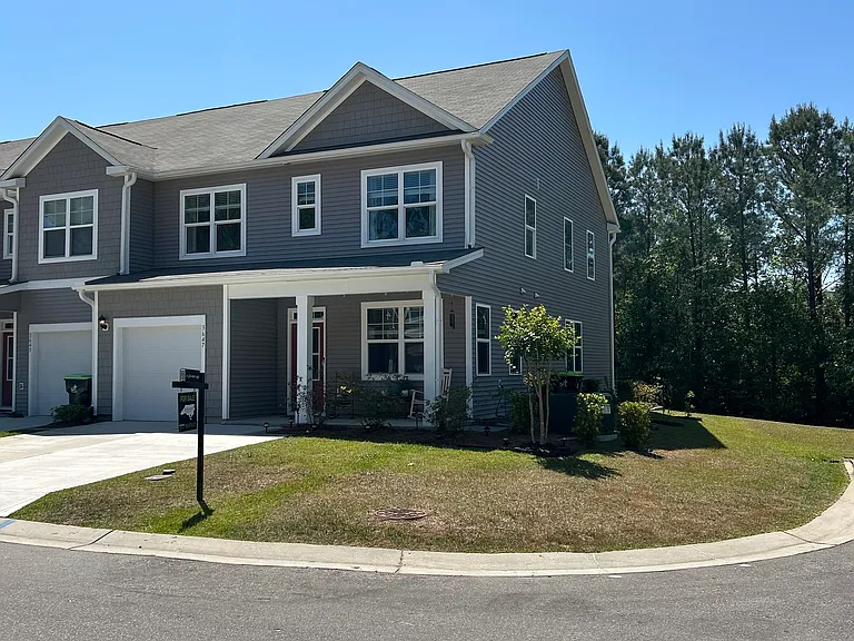 3647 Roseblossom Dr — Photo 2