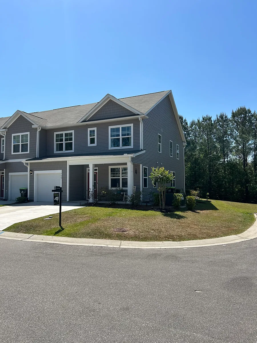 Building Photo - 3647 Roseblossom Dr