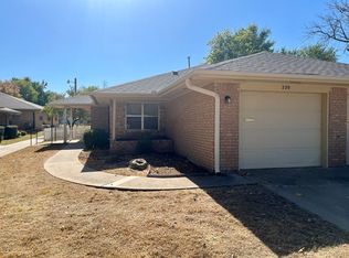 220 Hadwiger Ln, Edmond, OK 73034