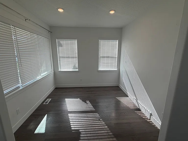 1071 W Sebal Ln — Photo 3