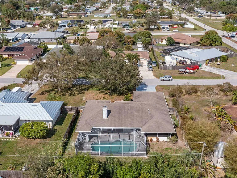 242 SE Duval Ave — Photo 14