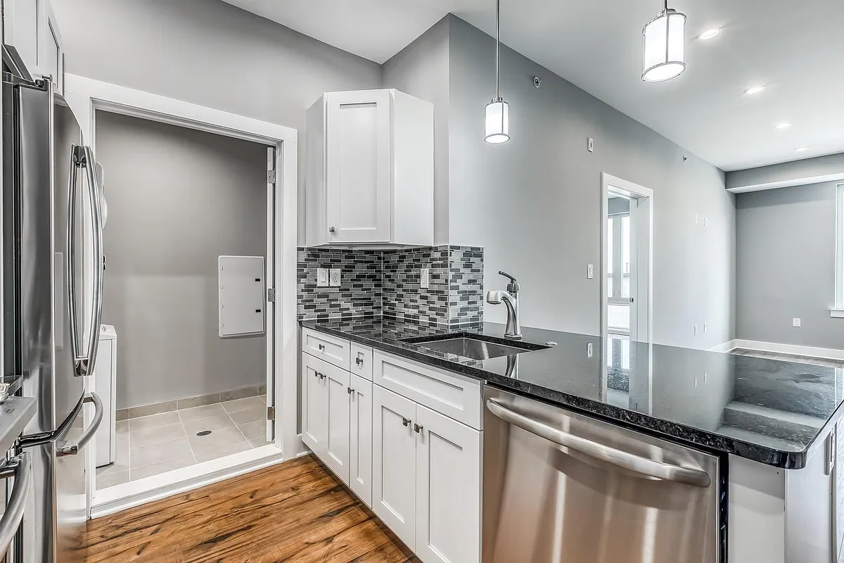 Building Photo - 330 Cambridge St #2B