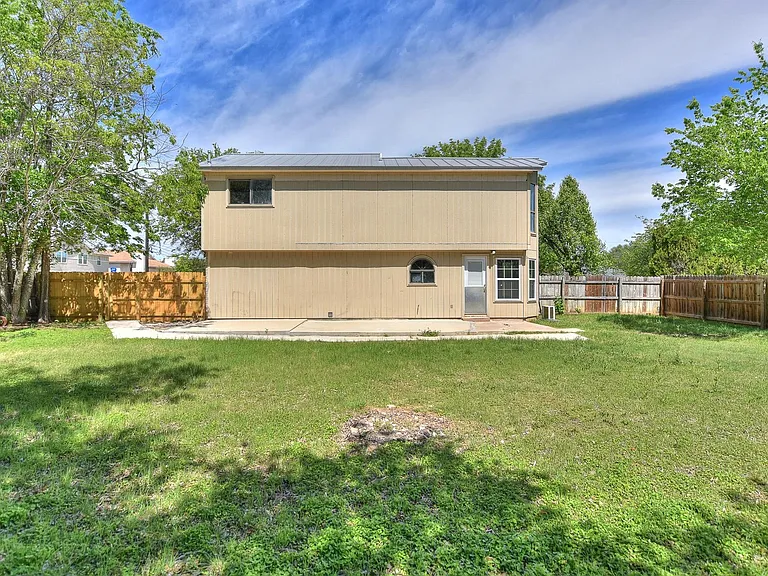 1202 Southwalk St — Photo 27