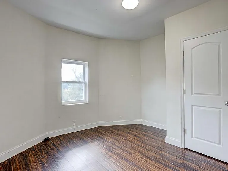 2 bed, 800 sqft, $1,400 — Photo 1