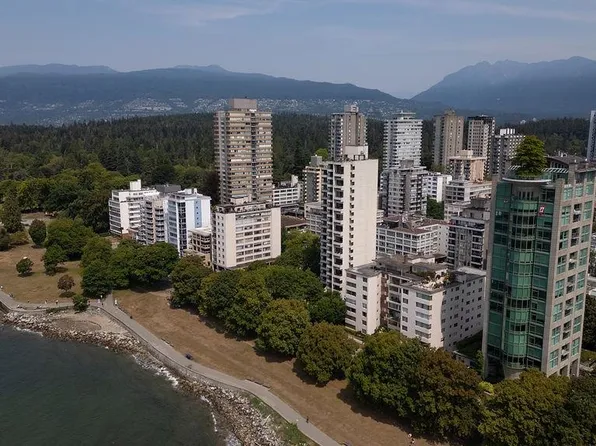 1975 Pendrell St #110, Vancouver, BC V6G 1T6