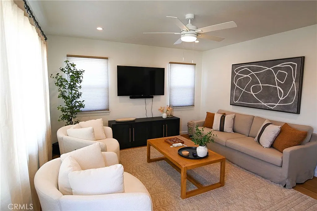 3 bed, 1292 sqft, $4,800 — Photo 2
