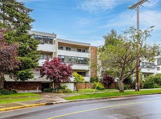 Sheldon Court, Victoria, BC V8R 4N2