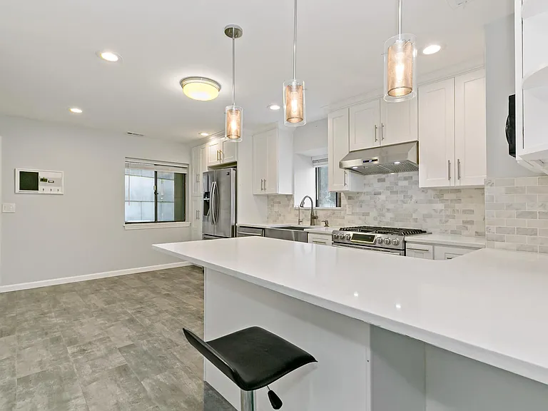 343 N Greeley Ave — Photo 8