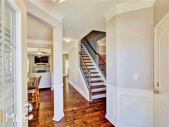4th image of 886 Donington Cir