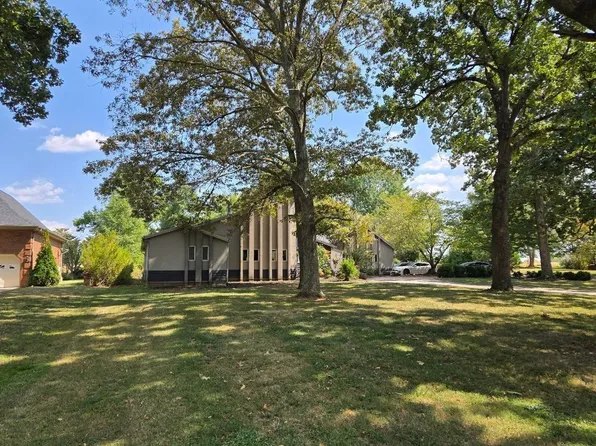 636 Oaks Country Club Rd, Murray, KY 42071