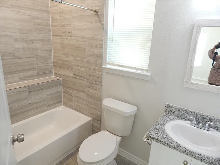 230 Northlawn — Photo 17