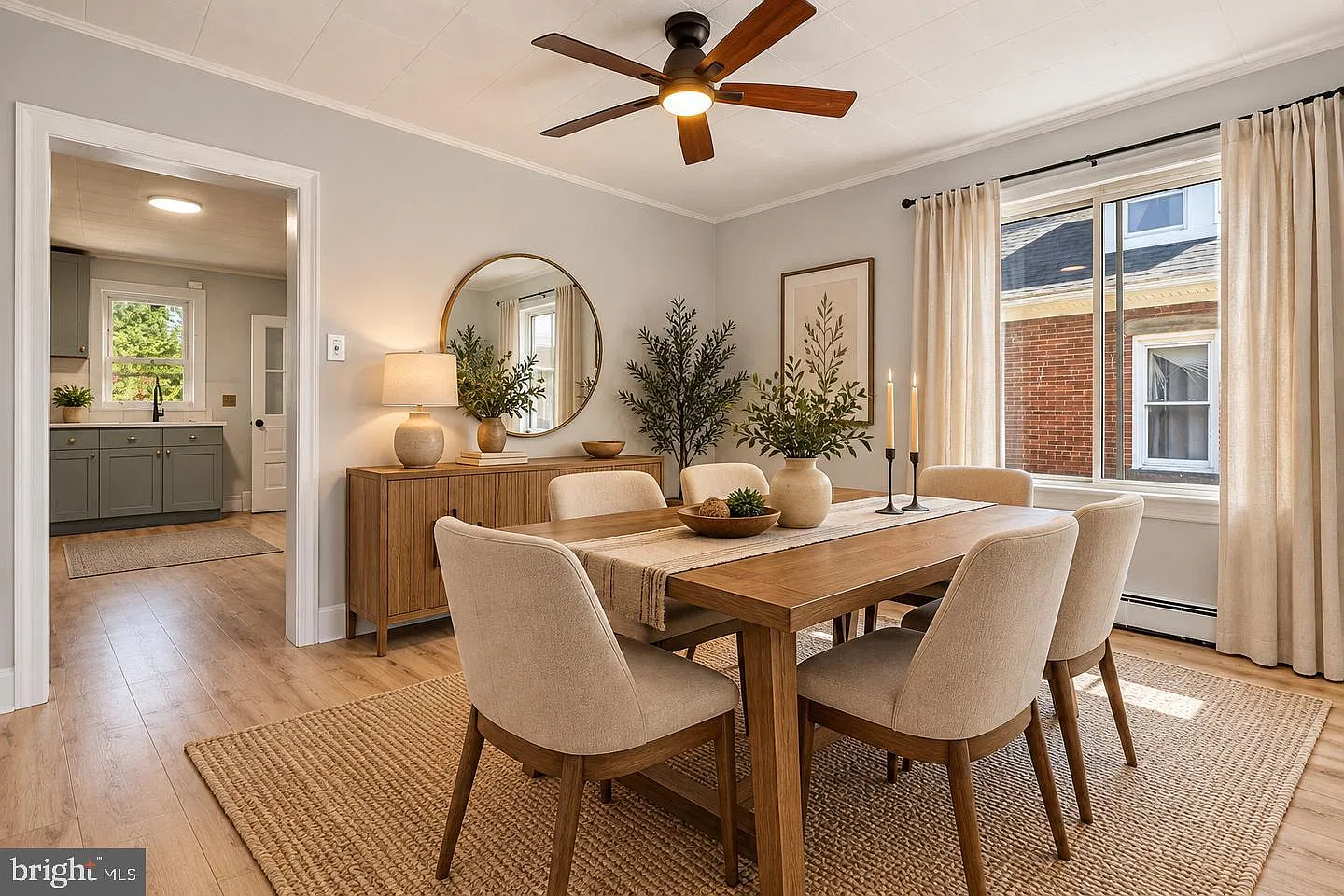3 bed, 1.0 bath, 2816 sqft, $1,600 — Photo 4