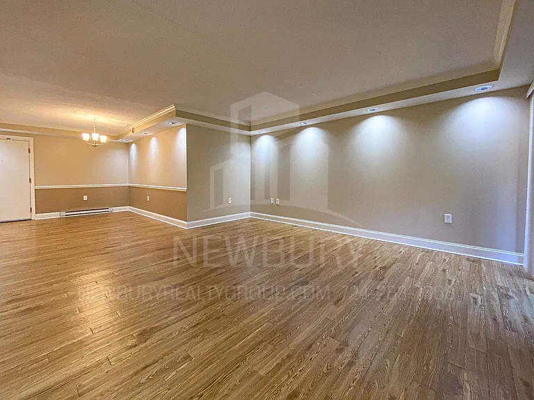 530 N Main Street - The Townhouse. — Photo 43