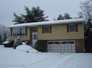 210 Appletree Ln, Clarks Summit, PA 18411