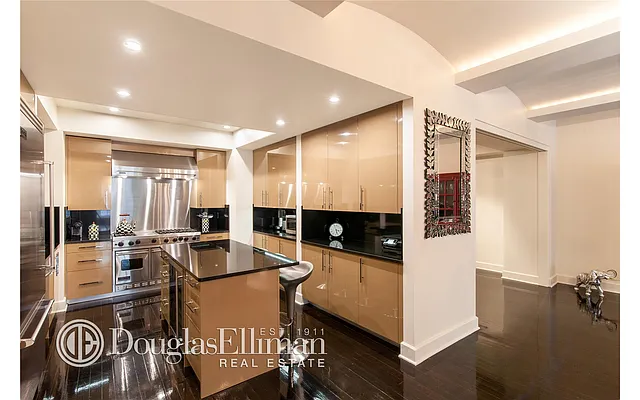 Sold by Douglas Elliman | media 22