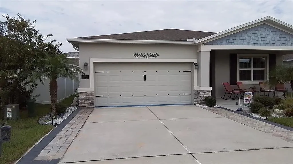 4 bed, 3.0 bath, 2135 sqft, $2,200 — Photo 2