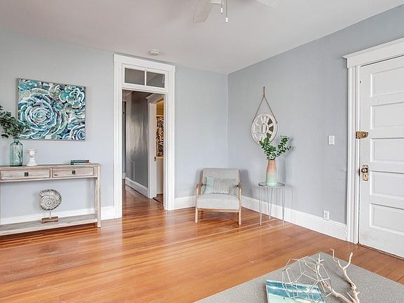 4th image of 434 Essex St APT 2L