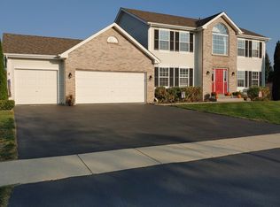 218 Acorn Dr, Poplar Grove, IL 61065