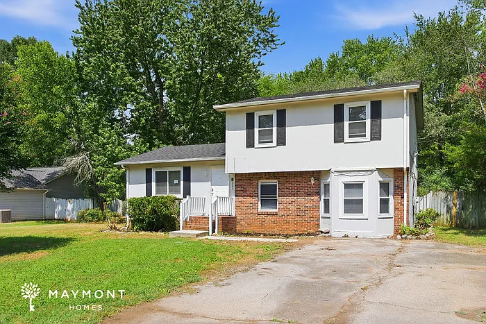 4 bed, 2.0 bath, 1600 sqft, $1,575 — Photo 2