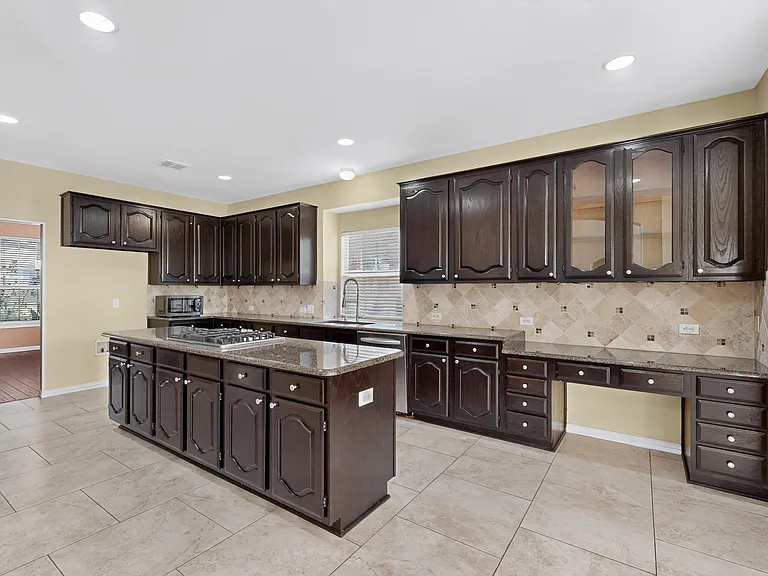 1812 Meadow Ridge Dr — Photo 17
