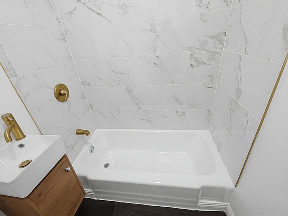5th image of 869 W 41st St #7A