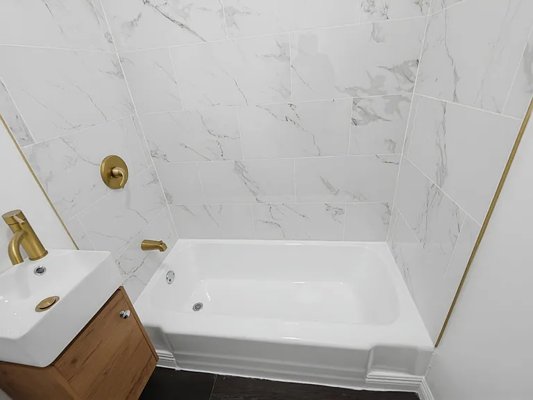 869 W 41st St #7 — Photo 5