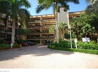 601 La Peninsula Blvd, Naples, FL 34113