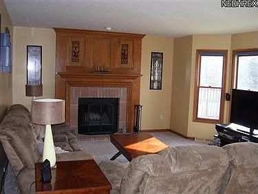 4th image of 810 Hollyview Dr
