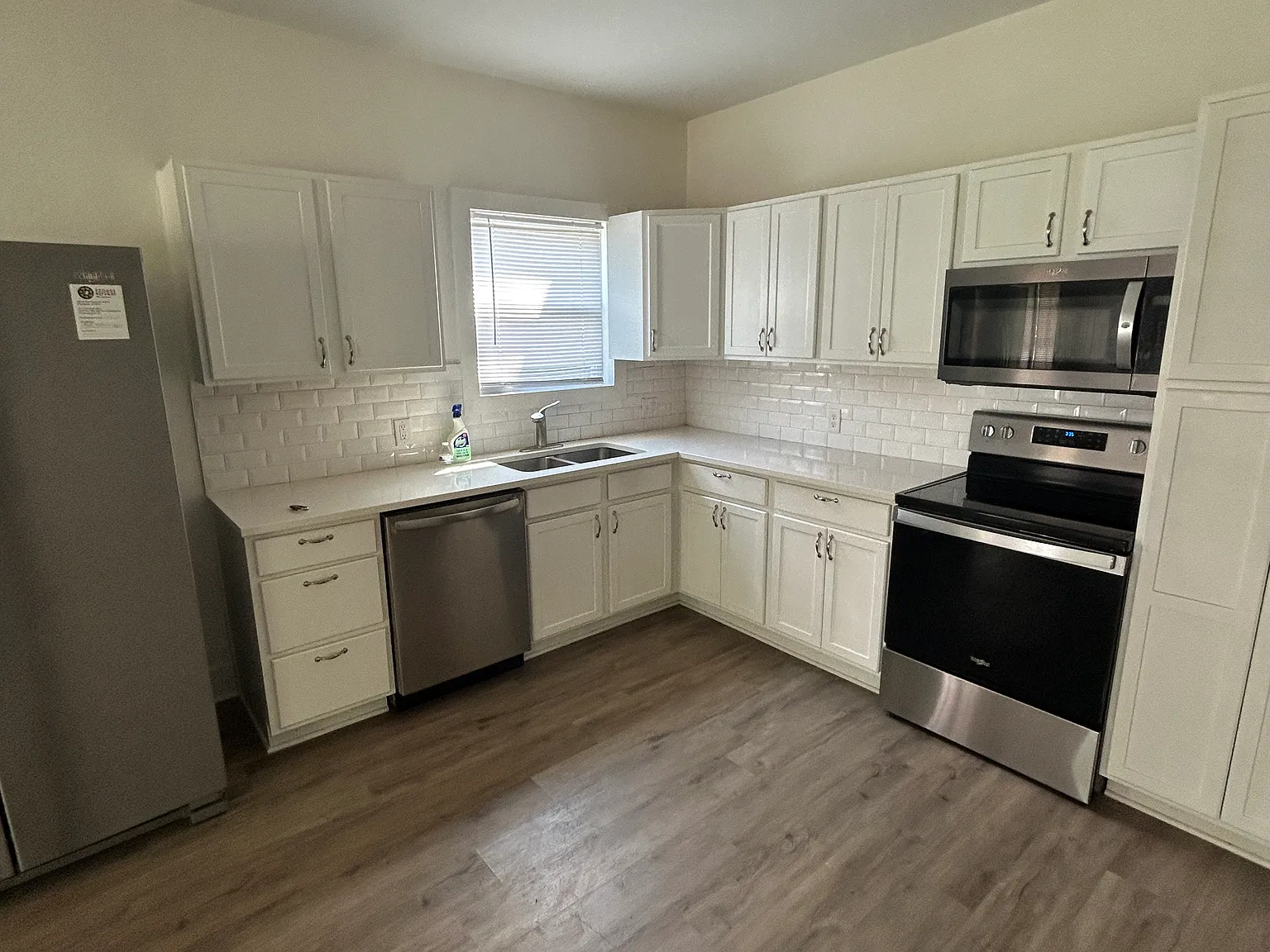 3 bed, $1,800 — Photo 3