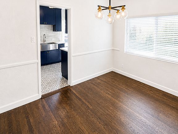 3rd image of 11437 Oxnard St #9