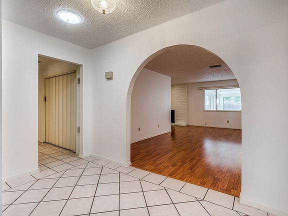 5th image of 10653 Park View Cir