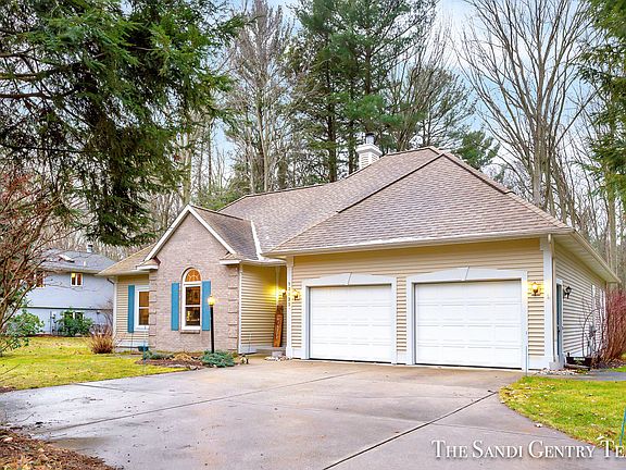3rd image of 13533 Forest Park Dr