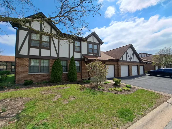 216 Stoneybrook Ln #2C, Bloomingdale, IL 60108