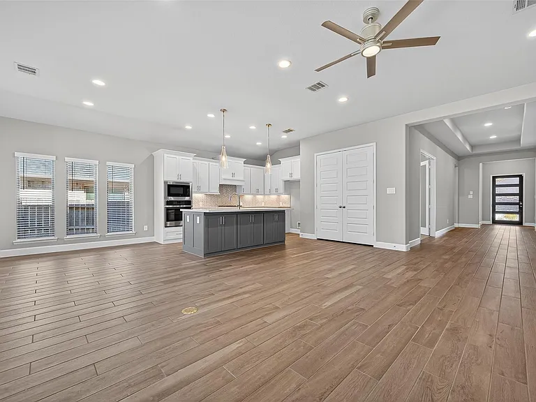 15330 Legacy Park Way — Photo 15