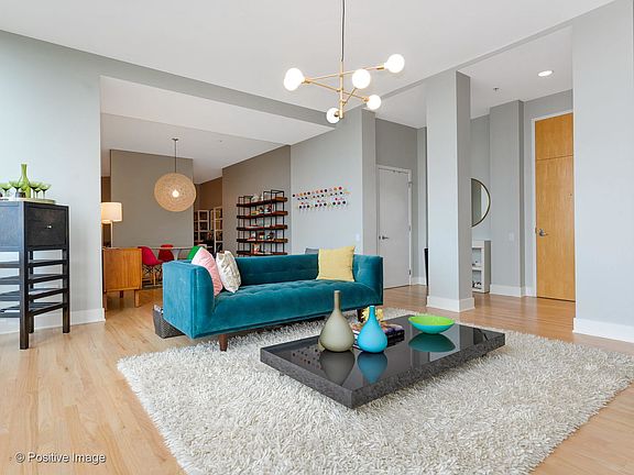 5th image of 500 W Superior St Unit 902
