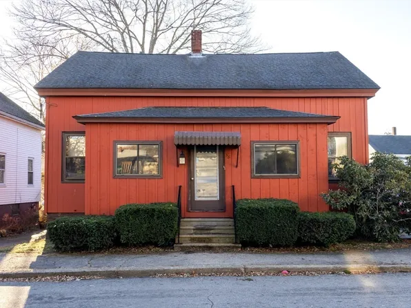 38 Park St, Webster, MA 01570