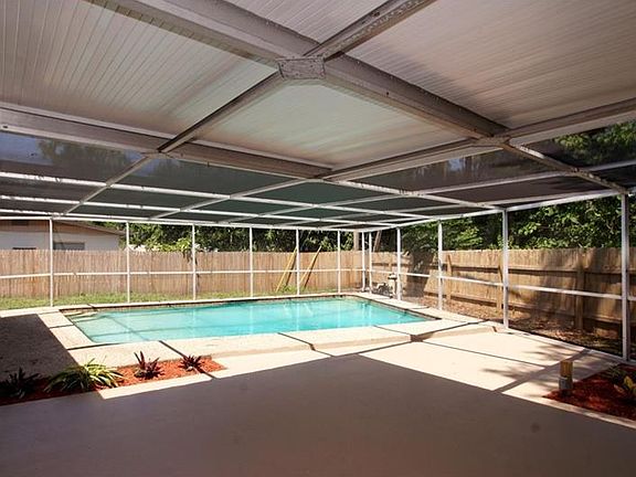 2nd image of 915 Temple Dr